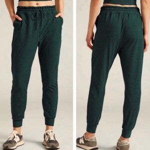 Beyond Yoga Spacedye Commuter Midi Jogger, Size M Green
